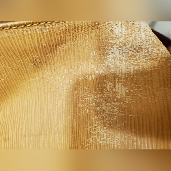 Authentic very large Louis Vuitton Epi distressed leather duffel - Picture 7 of 10